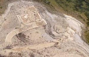 Сушата в Англия разкри „призрачно“ село, потопено преди половин век