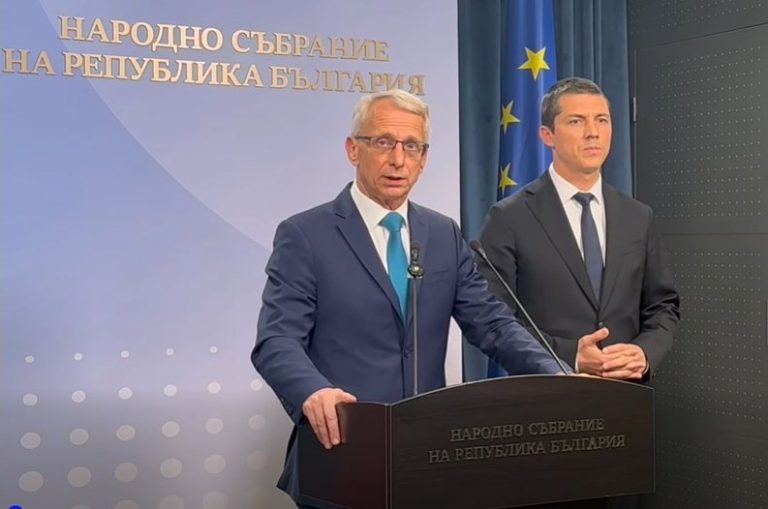 Денков: Или ръководството на ДАНС не се справя, или Радев носи отговорност за трагедията в Пловдив Денков: Или ръководството на ДАНС не се справя, или Радев носи отговорност за трагедията в Пловдив