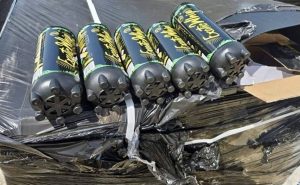 Иззеха 507 флакона с райски газ от нерегистрирани обекти в София и Пазарджик