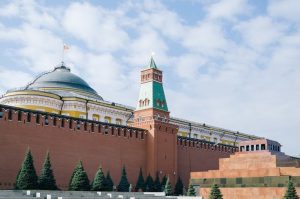 Върховният съд на Русия решава дали „Яблоко“ ще участва в парламентарните избори
