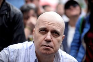 Слави Трифонов в писмо до Радев: Заради Вас нощем сънувам разбити и изчезнали олигарси