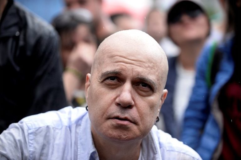 Слави Трифонов в писмо до Радев: Заради Вас нощем сънувам разбити и изчезнали олигарси