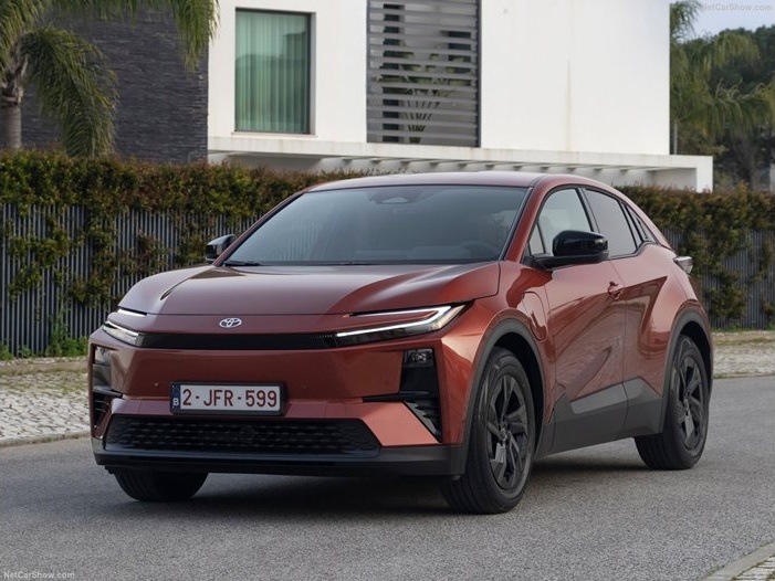 Тест: Електрическият Toyota C-HR+ минава 27 км при изтощена батерия Тест: Електрическият Toyota C-HR+ минава 27 км при изтощена батерия