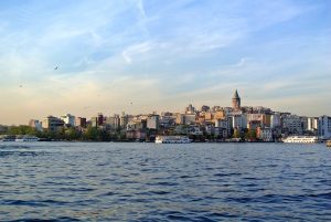 Затвориха Босфора заради преминаването на атакуван танкер