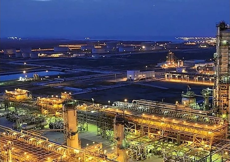 „Сауди Арамко“ продала поне 4 млн. барела петрол на Китай, натоварен извън Ормузкия проток