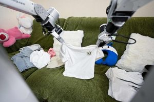 Роботи в помощ на възрастните хора: Китай търси решение на недостига от болногледачи