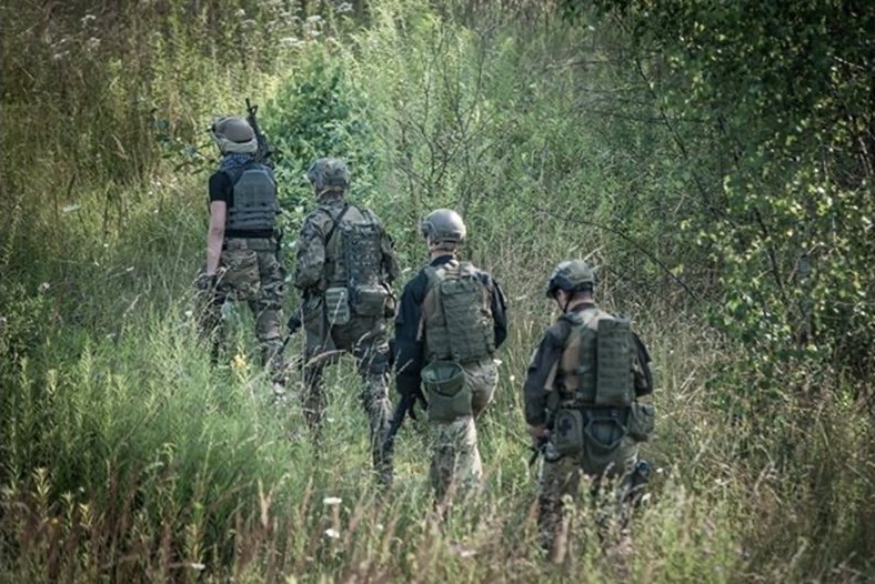 Защо хиляди се струпаха на руско-грузинската граница?