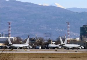 Двата US самолета от „Безмер“ отлетяха месец след разполагането им