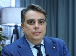 Асен Василев обясни защо минималната заплата трябва да е 690 евро