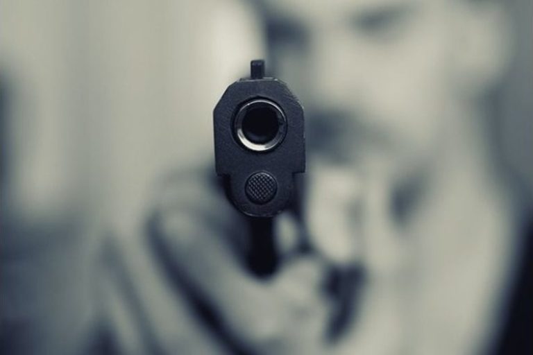Обвиниха мъж, насочил пистолет срещу клиент в столично заведение и го заплашил с убийство