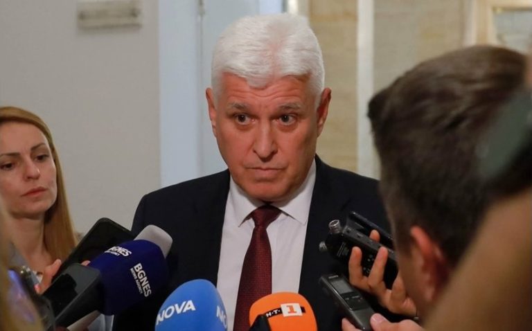 Остра размяна между Димитър Стоянов и Ивайло Мирчев заради помощта за Украйна Остра размяна между Димитър Стоянов и Ивайло Мирчев заради помощта за Украйна