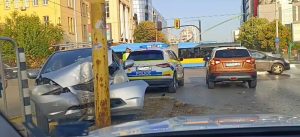 Жена пострада при катастрофа между две коли в София