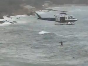 Буря в Кипър потопи три лодки, един човек е загинал (Видео)