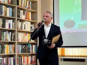 Скандал с обвинения за плагиатство между Соня Момчилова и Захари Карабашлиев