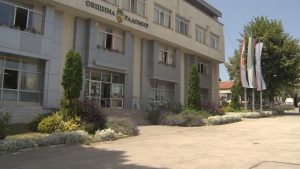Шокиращо насилие между малолетни в Радомир: деца бият свой връстник пред камерите на телефони
