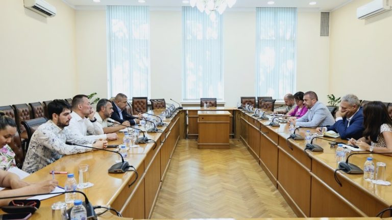 Министър Пеев очаква нова заповед от АПИ за ограниченията върху тежкотоварния трафик