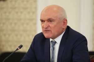 Димитър Главчев проверява сам себе си: Абсурден институционален казус в българската политика