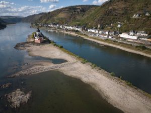 Река Рейн може да се раздели на две заради ниското ниво на водите