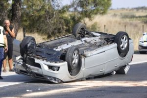 Шофьор се преобърна с автомобил по таван на АМ „Марица“