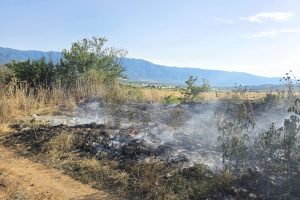 След пожара в Стрелци: Дежурни екипи останаха на място през нощта