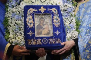 Стотици вярващи се поклониха пред чудотворната Хавайска икона на Света Богородица в София