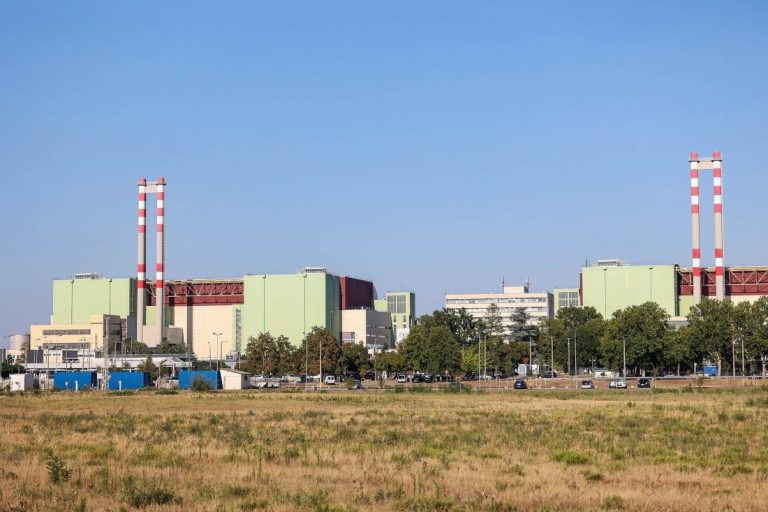 Унгария спира единствената си АЕЦ заради рекордно ниските нива на Дунав Унгария спира единствената си АЕЦ заради рекордно ниските нива на Дунав