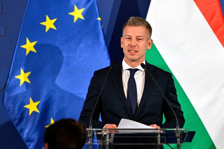 Унгарският премиер Петер Мадяр номинира Андраш Бака за нов президент Унгарският премиер Петер Мадяр номинира Андраш Бака за нов президент