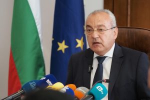 Донев: Минималната заплата трябва да е 50% от средната основна