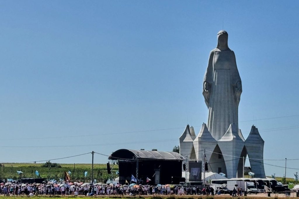 Полша откри най-високата статуя на Богородица в Европа