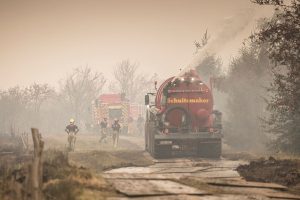 Европейските държави продължават борбата с опустошителните горски пожари