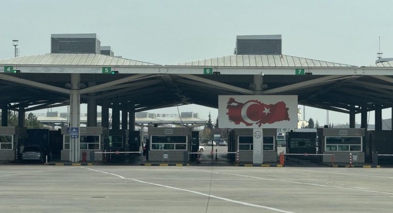 Рекорд на ГКПП „Капитан Андреево“ – над 5300 автомобила са влезли в България за денонощие Рекорд на ГКПП „Капитан Андреево“ – над 5300 автомобила са влезли в България за денонощие