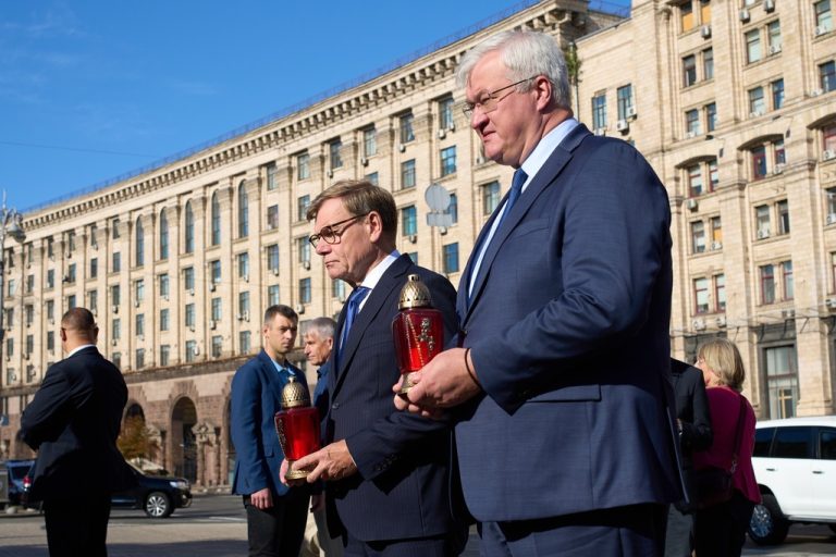 Германия обеща нова помощ за Украйна и осъди руските атаки срещу цивилни
