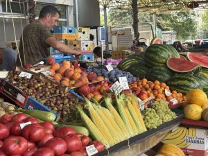 Плодовете и зеленчуците продължават да поевтиняват на борсите