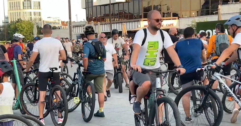 „Искам да карам велосипед в София“: Протестиращи настояват за по-добра инфраструктура