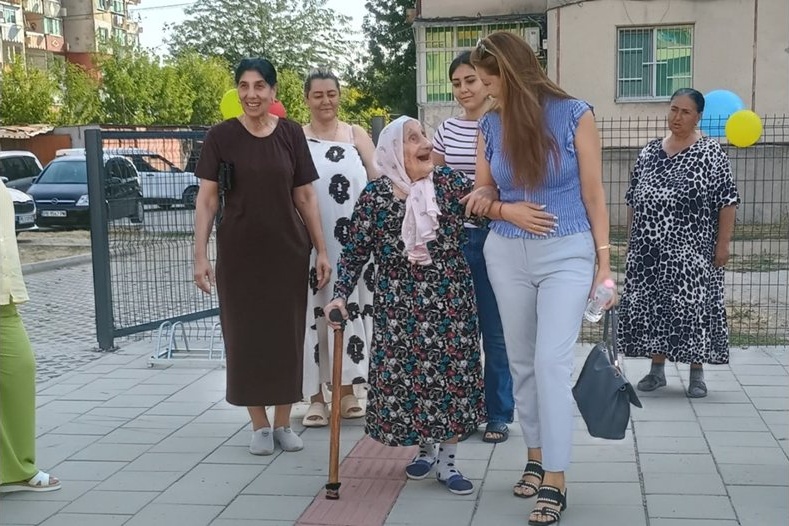 Столетница към децата от Социалния център в Пловдив: Учете! (Снимки)
