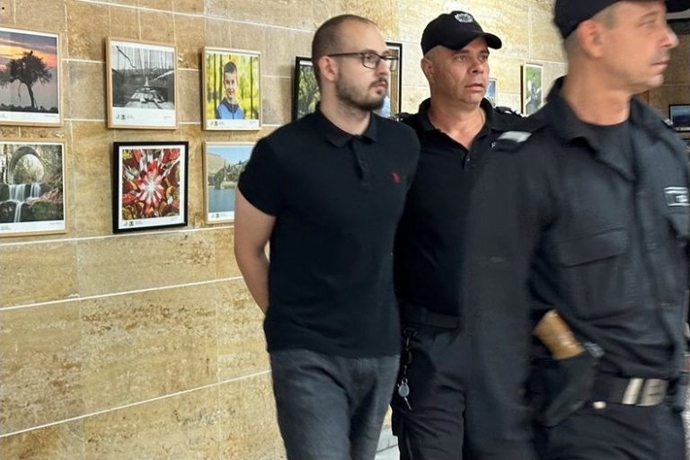 Дилърът на желирани бонбони, арестуван в Пловдив, остава зад решетките