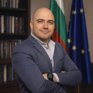 Илин Димитров заминава за Китай за разговори за развитието на туризма