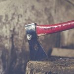 Трима се борят за живота си след брутално нападение с брадва