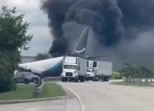 Товарен Boeing 767 излезе от пистата в Маями и се запали, има много ранени Товарен Boeing 767 излезе от пистата в Маями и се запали, има много ранени