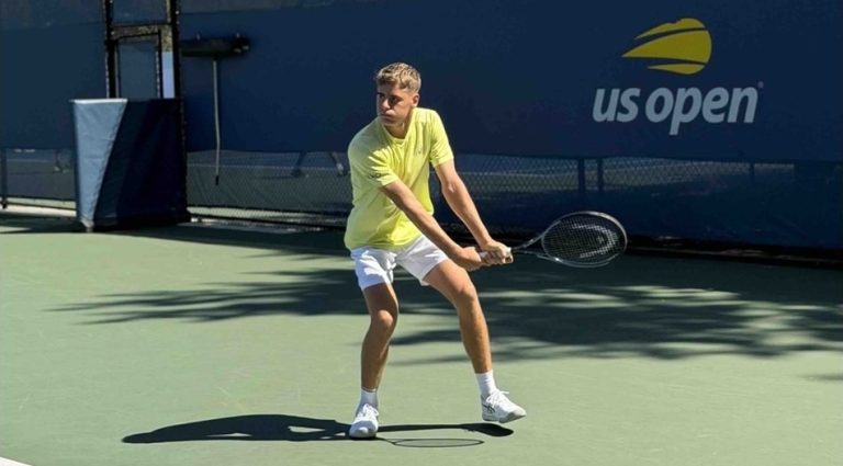 Шампионът ни от Australian Open обърна американец за старт на US Open Шампионът ни от Australian Open обърна американец за старт на US Open