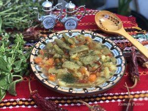 Зелен фасул с картофи и копър – лесна сезонна рецепта