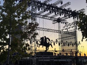 Солун се разбунтува срещу Антонис Ремос заради сцената пред паметника на Александър Велики