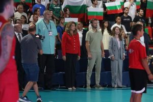 Пред президента Илияна Йотова и над 10 000 фенове: България стартира на ЕвроВолей в София