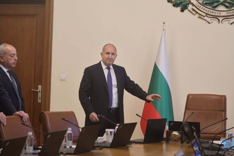 Радев недоволен от краха на тестовете PISA – иска спешни реформи (Обзор) Радев недоволен от краха на тестовете PISA – иска спешни реформи (Обзор)