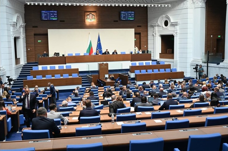 Без парламентарни изслушвания на МВР, ДАНС и премиера за взривовете в ЕМКО