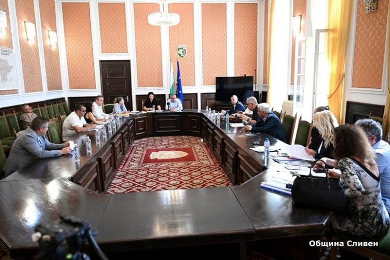 В Сливен не се разбраха за съставите на секционните избирателни комисии В Сливен не се разбраха за съставите на секционните избирателни комисии
