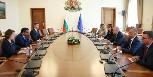 Радев: Сигурността и развитието на летище София са основен приоритет на държавата