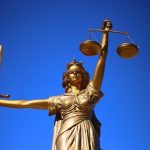 До 6 години затвор за лъжа пред нотариус и преправено завещание