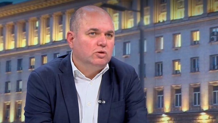 Владислав Панев: „Инфлационният чек“ от 50 евро е капка в морето