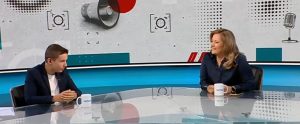 Синът на Милен Цветков седна на мястото на водещия и интервюира Лора Крумова